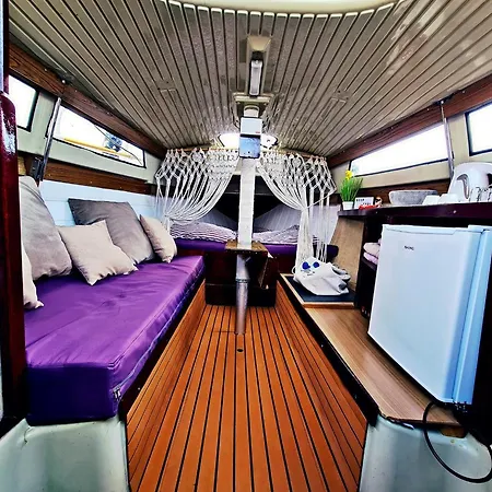 Boat & Night Keep Cool Szarafovo