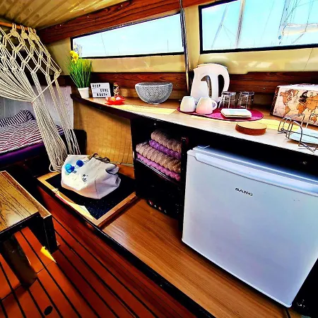 Boat Night Hotel en barco